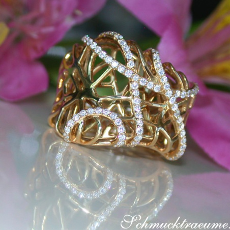 Unusual Diamond Ring in Yellowgold