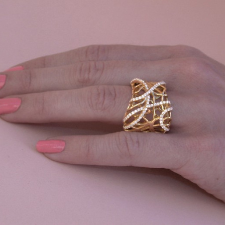 Unusual Diamond Ring in Yellowgold