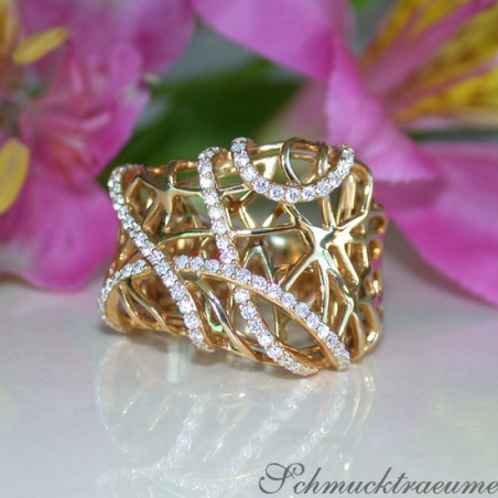 Unusual Diamond Ring in Yellowgold