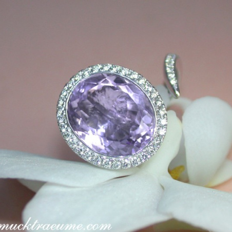 Attractive Lilac / Light Purple Amethyst Ring with Diamonds
