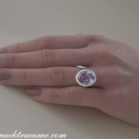 Attractive Lilac / Light Purple Amethyst Ring with Diamonds