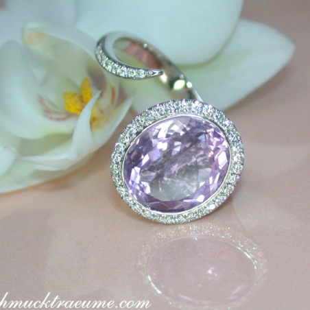 Attractive Lilac / Light Purple Amethyst Ring with Diamonds