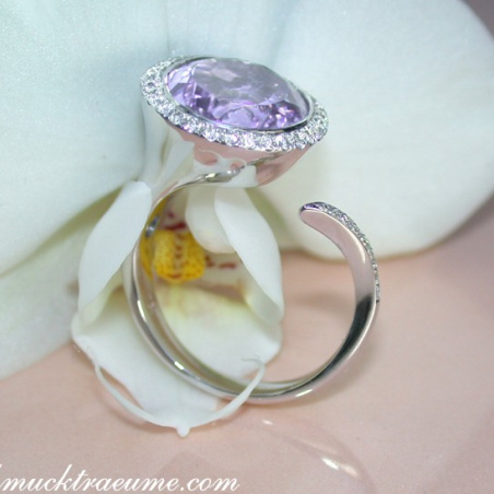 Attractive Lilac / Light Purple Amethyst Ring with Diamonds