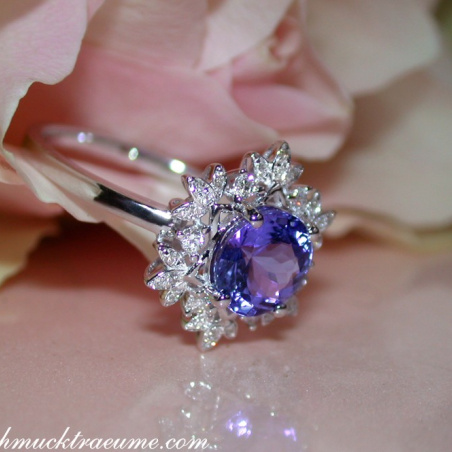 Feminine Snowflake Style Tanzanite Ring with Diamonds