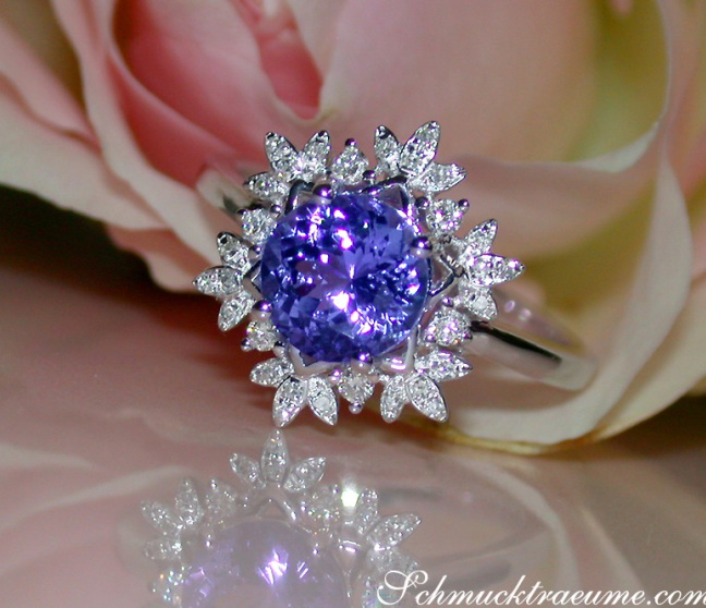 Feminine Snowflake Style Tanzanite Ring with Diamonds Feminine Snowflake Style Tanzanite Ring with Diamonds