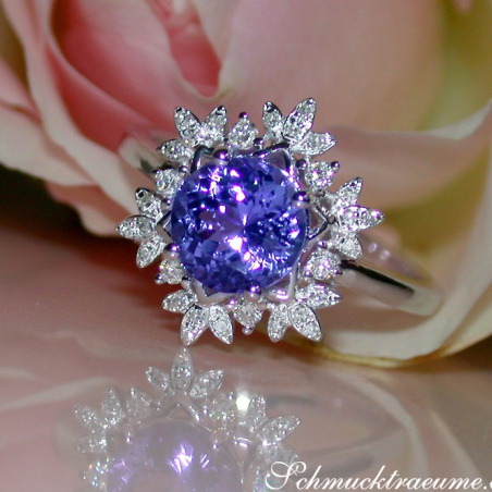 Feminine Snowflake Style Tanzanite Ring with Diamonds