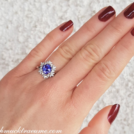 Feminine Snowflake Style Tanzanite Ring with Diamonds