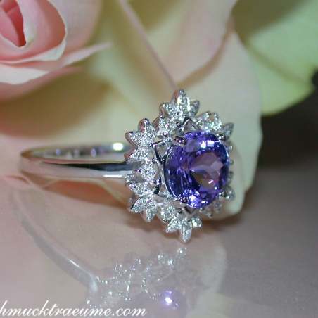 Feminine Snowflake Style Tanzanite Ring with Diamonds