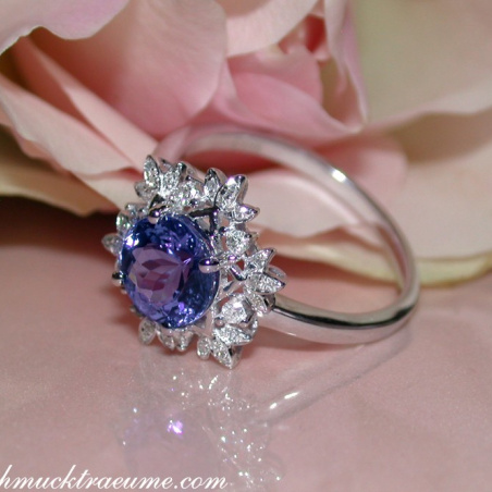 Feminine Snowflake Style Tanzanite Ring with Diamonds