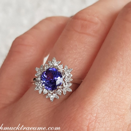 Feminine Snowflake Style Tanzanite Ring with Diamonds