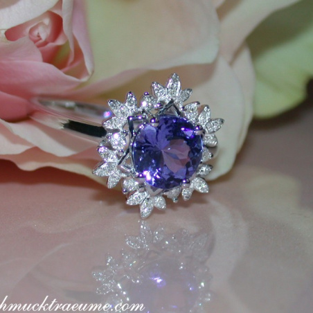 Feminine Snowflake Style Tanzanite Ring with Diamonds