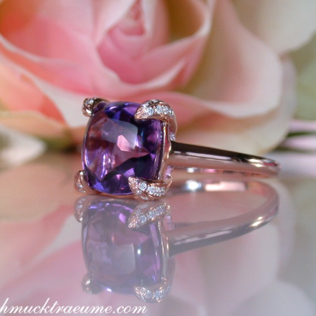 Enchanting Amethyst Ring with Diamonds