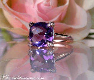 Enchanting Amethyst Ring with Diamonds