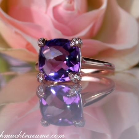 Enchanting Amethyst Ring with Diamonds