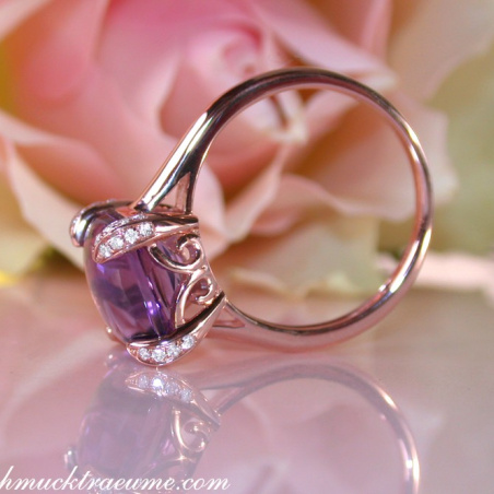 Enchanting Amethyst Ring with Diamonds