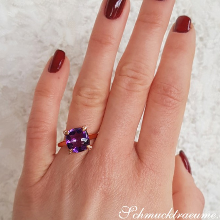 Enchanting Amethyst Ring with Diamonds