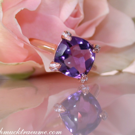 Enchanting Amethyst Ring with Diamonds