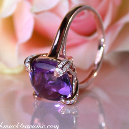 Enchanting Amethyst Ring with Diamonds
