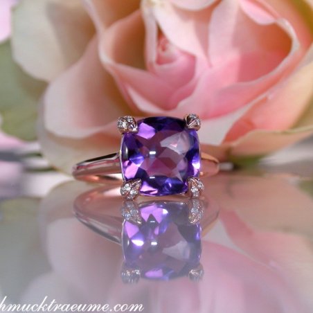 Enchanting Amethyst Ring with Diamonds