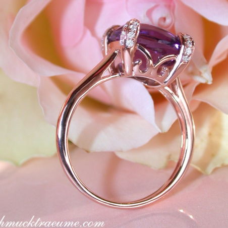 Enchanting Amethyst Ring with Diamonds