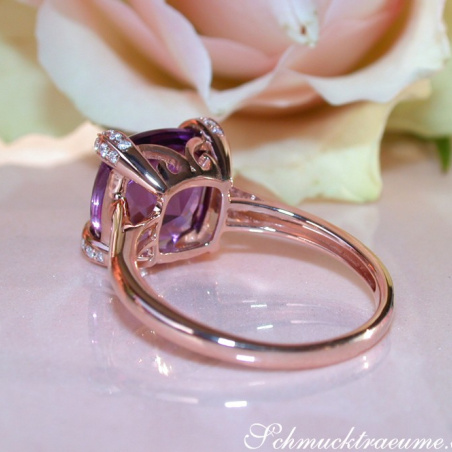 Enchanting Amethyst Ring with Diamonds
