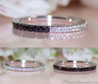 Memory Ring mit weißen und schwarzen Diamanten