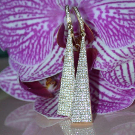 Interesting Dangling Earrings with Diamonds in Yellowgold