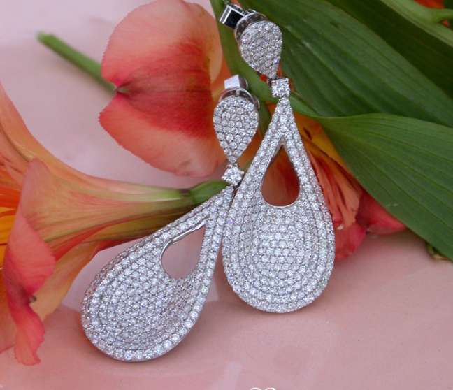 Stately Pear Shape Danling Earrings with Diamonds Stately Pear Shape Danling Earrings with Diamonds