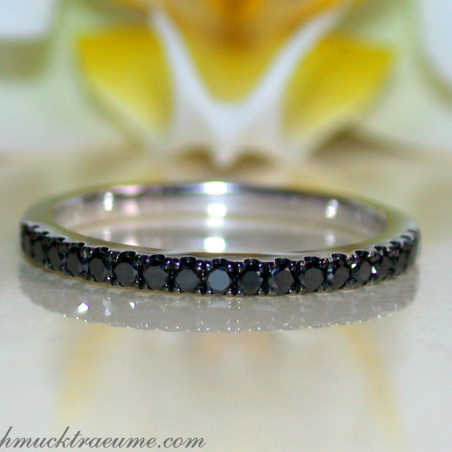 Memory Ring mit schwarzen Diamanten