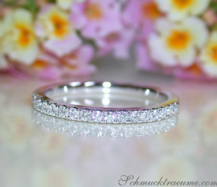 Cute Diamond Eternity Ring in White gold 14k