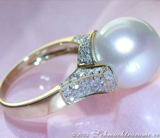 Superb Southsea Pearl Ring with Diamond Collar