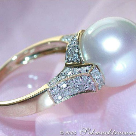 Superb Southsea Pearl Ring with Diamond Collar