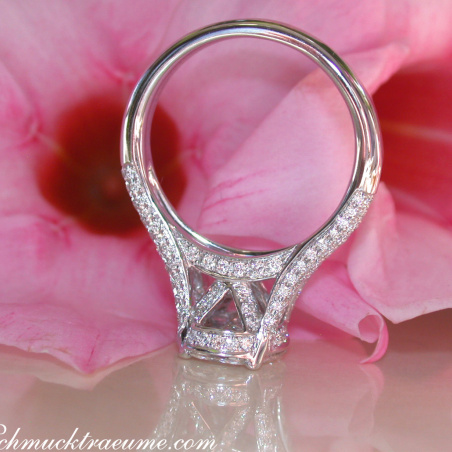 Exquisite "Illusion Design" Diamond Ring