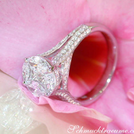 Exquisite "Illusion Design" Diamond Ring