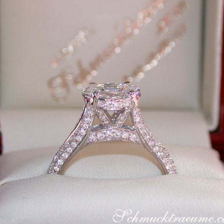 Exquisite "Illusion Design" Diamond Ring