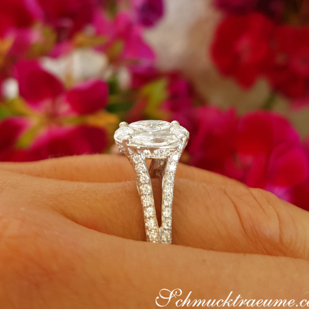 Exquisite "Illusion Design" Diamond Ring