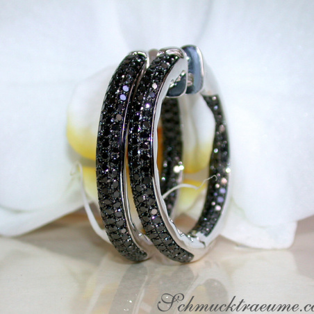 Stattliche Creolen mit schwarzen Diamanten