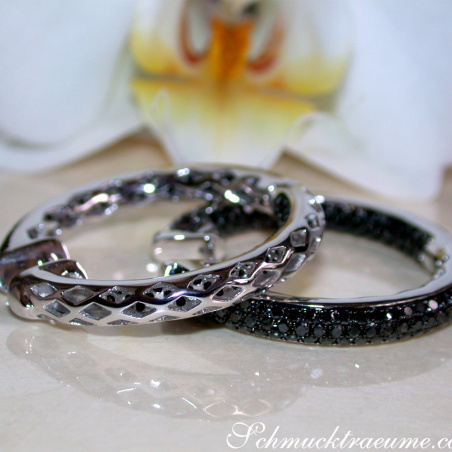 Stattliche Creolen mit schwarzen Diamanten