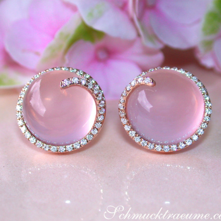 Rosenquarz Ohrstecker mit Diamanten in Roségold