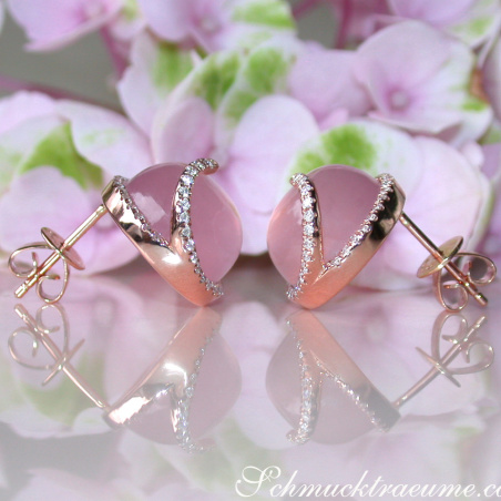 Rosenquarz Ohrstecker mit Diamanten in Roségold